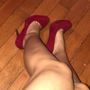 Red pumps